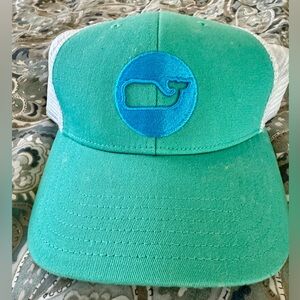 VINEYARD VINES Men’s Whale Dot Trucker Hat